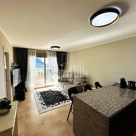 Bella Vista アパート カルプ